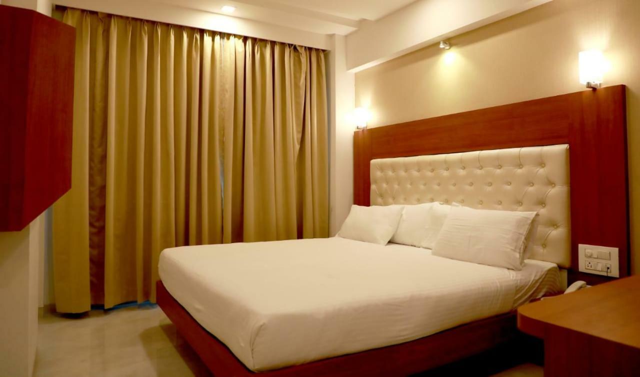 Hotel Lords, Fort Βομβάη Εξωτερικό φωτογραφία