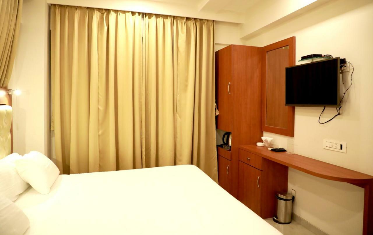 Hotel Lords, Fort Βομβάη Εξωτερικό φωτογραφία