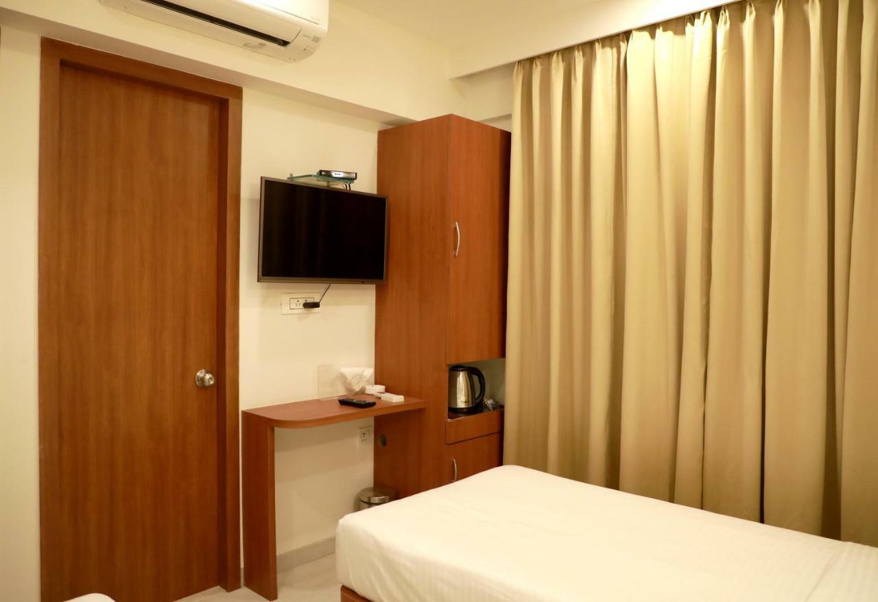 Hotel Lords, Fort Βομβάη Εξωτερικό φωτογραφία